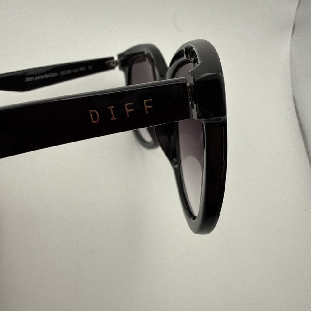 DIFF "Claudia" Oversized Thick Sunglasses Black Frame Gray Gradient Lens- Excell - Picture 9 of 9